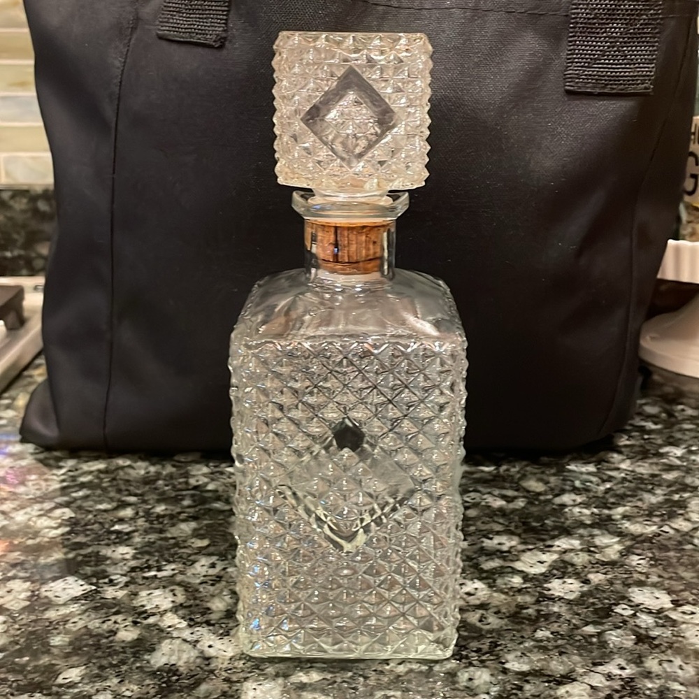 Vintage Mid Century I W Harper Glass Whiskey Decanter - Picture 2 of 8